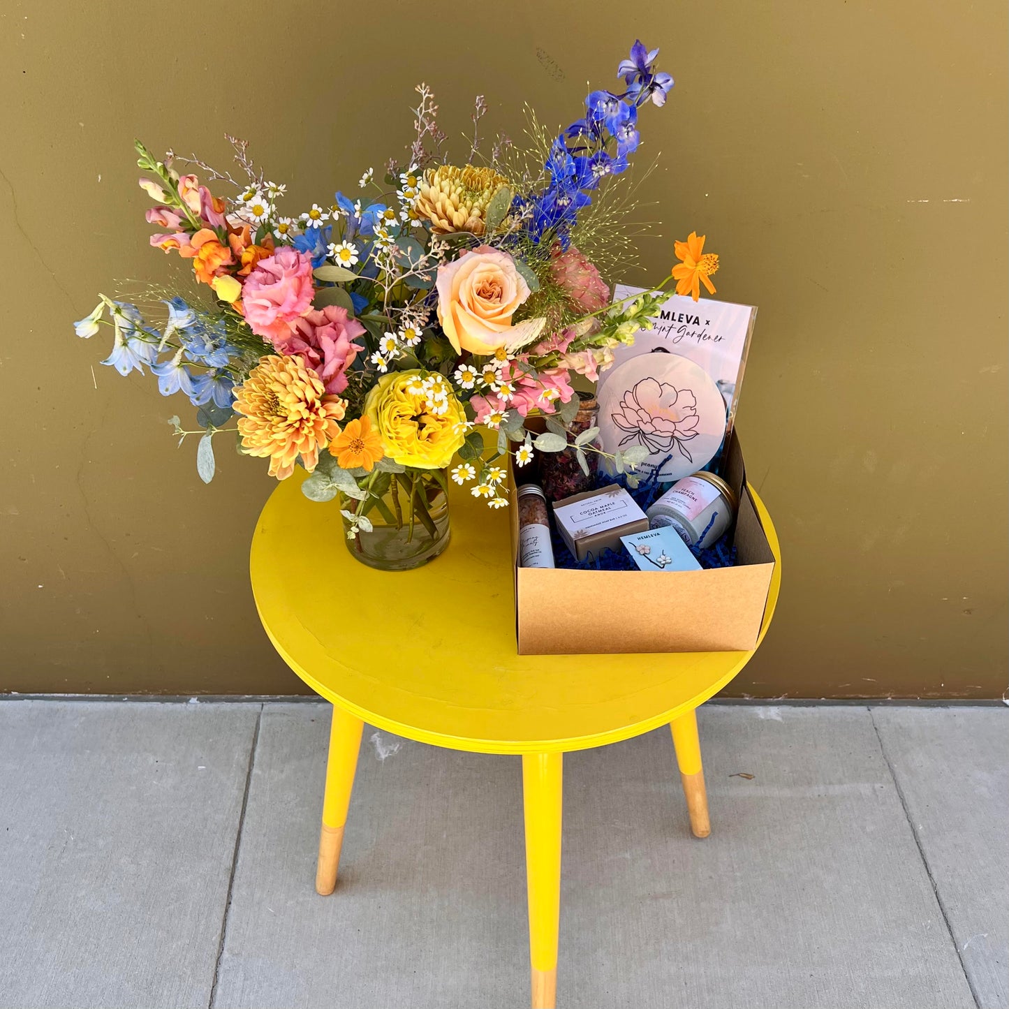 "Send Love" Build a Gift Box